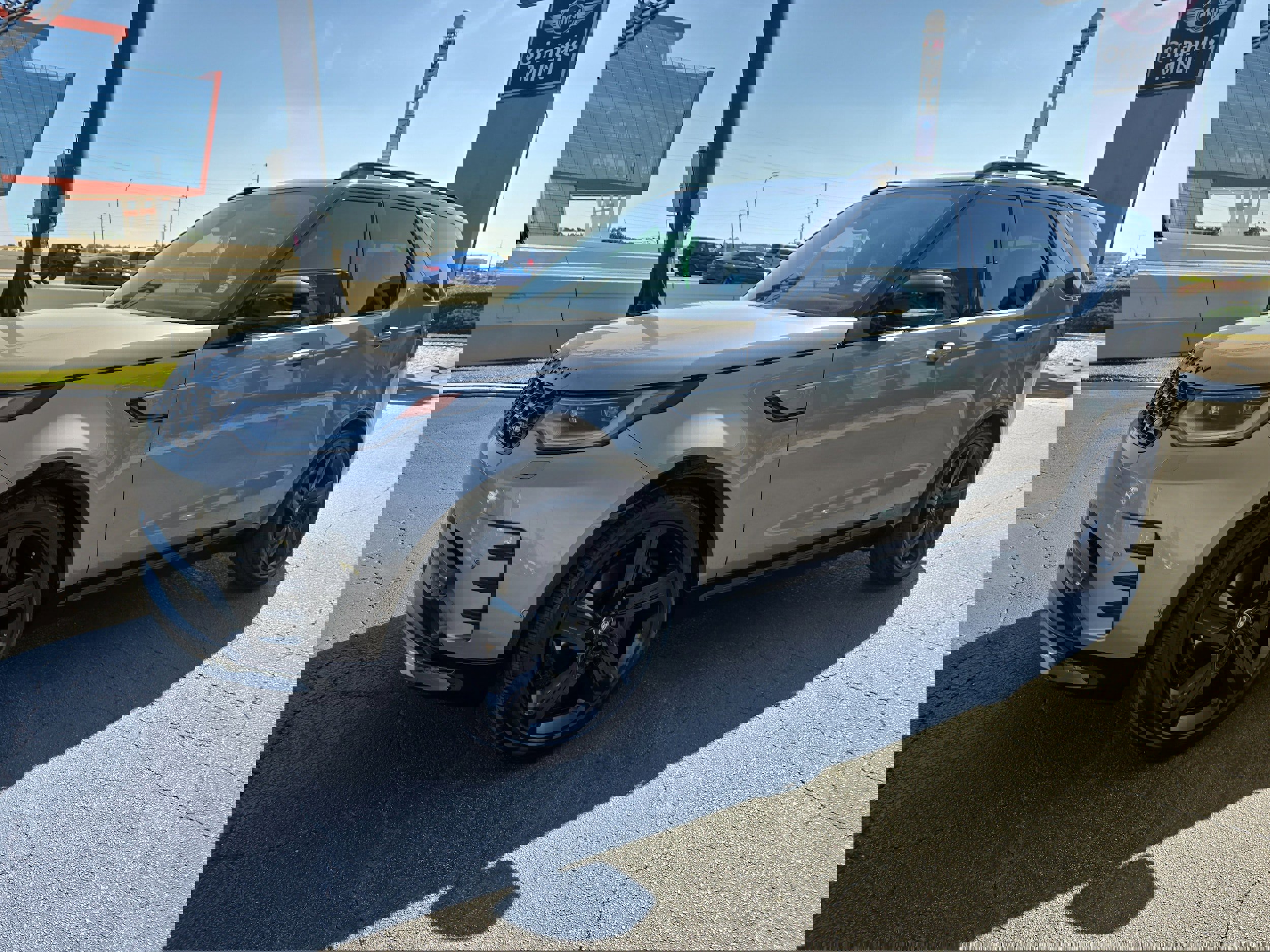 Used 2023 Land Rover Discovery S R-Dynamic image 9