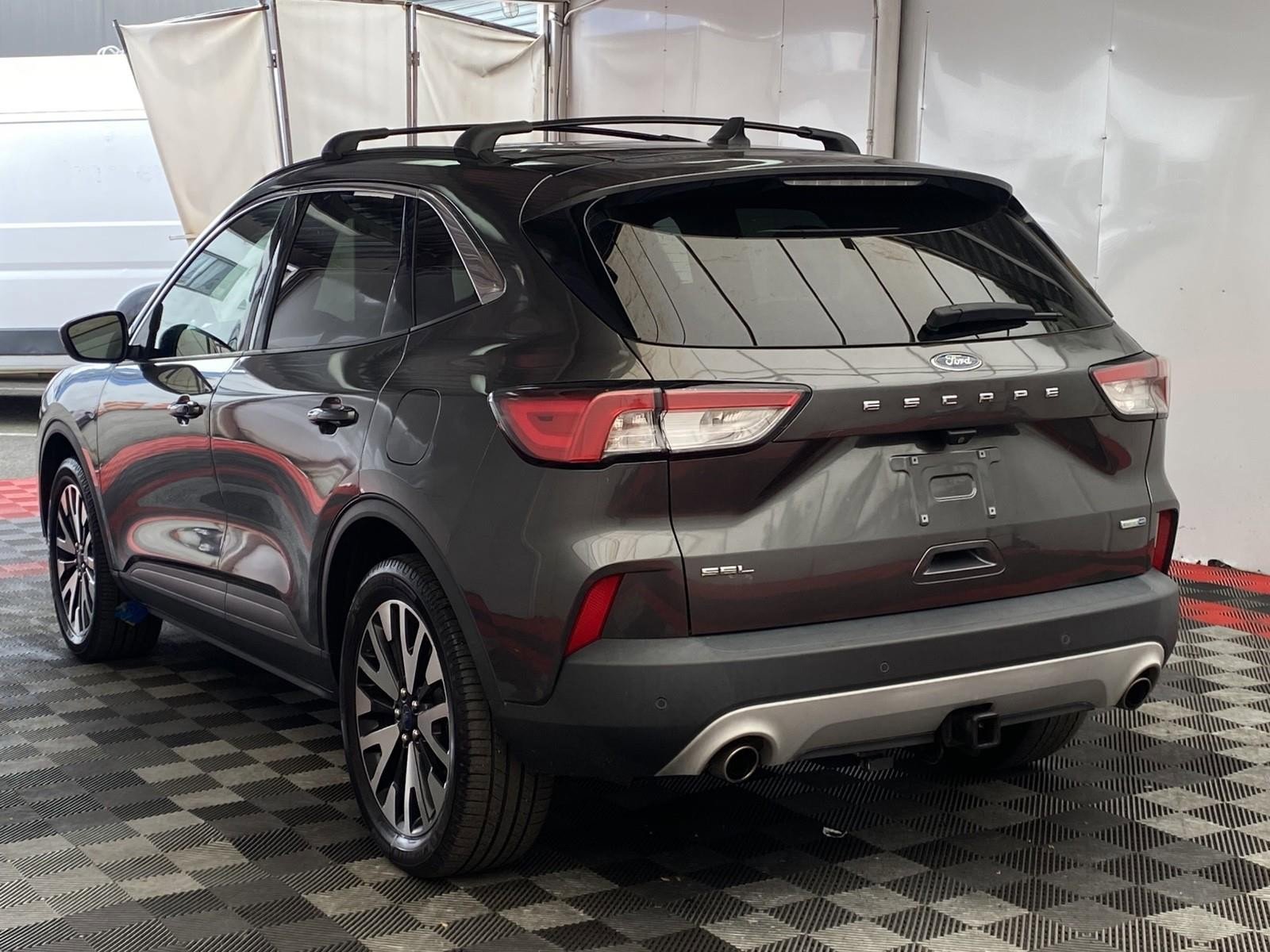 Used 2020 Ford Escape SEL image 4