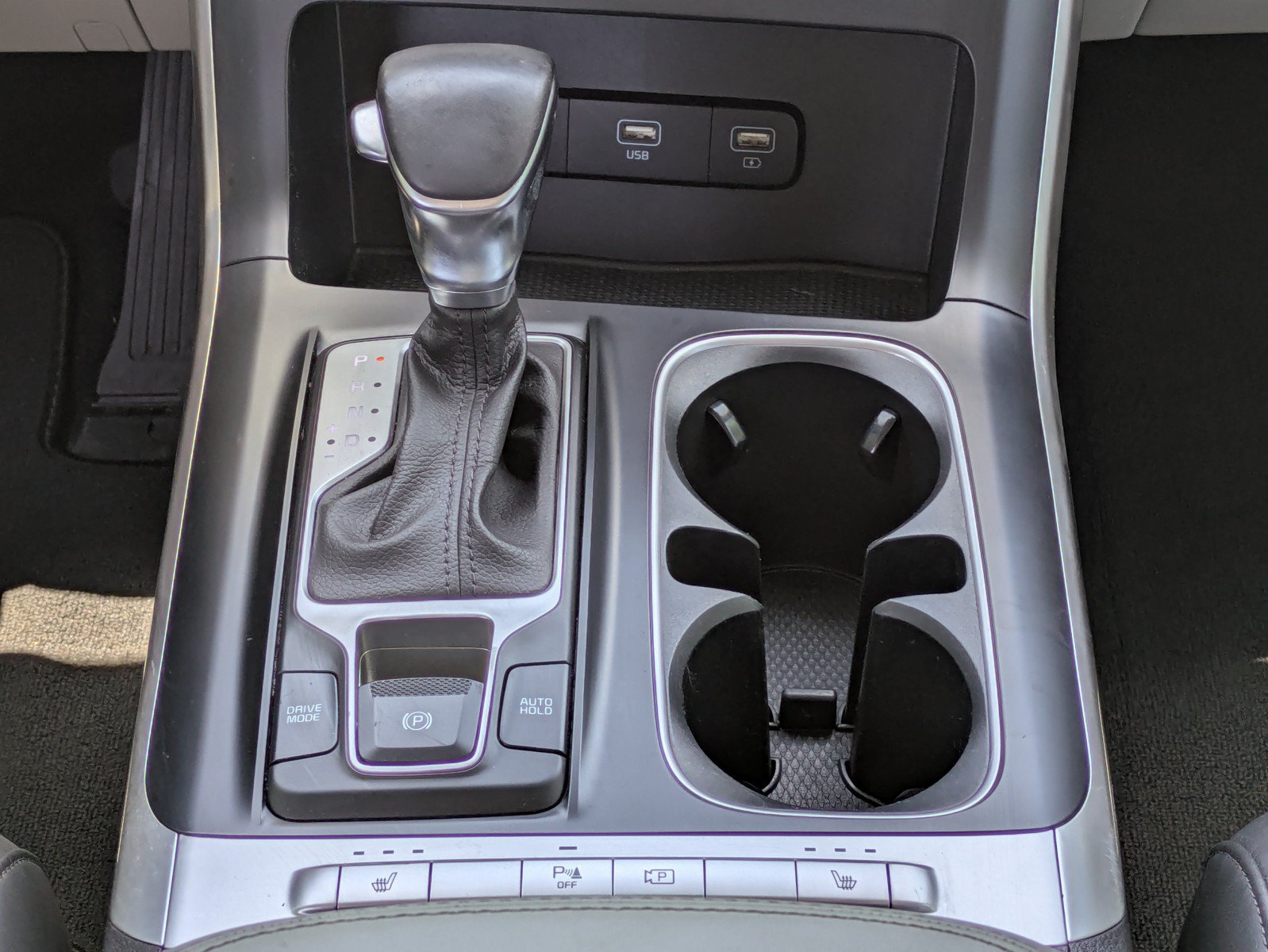 Certified 2022 Kia Carnival LX FWD image 16