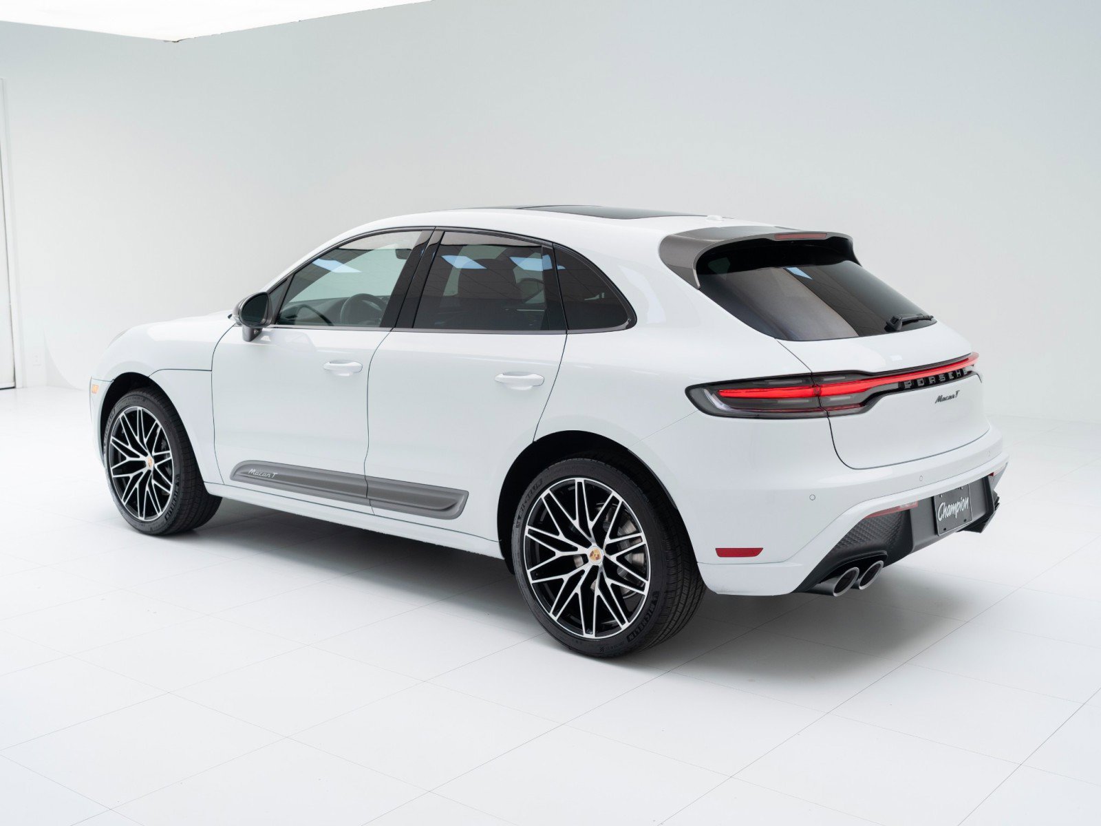 New 2026 Porsche Macan image 3
