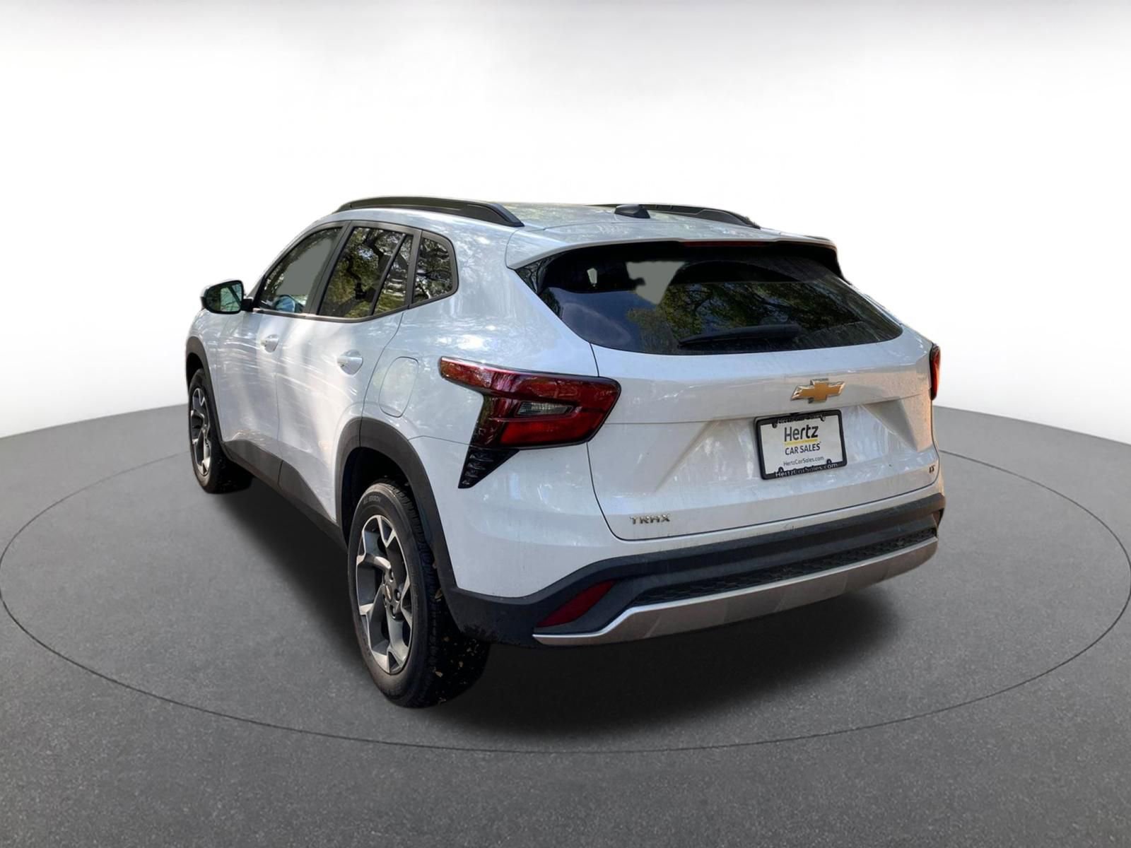 Used 2025 Chevrolet Trax LT w/ LT Convenience Package image 5