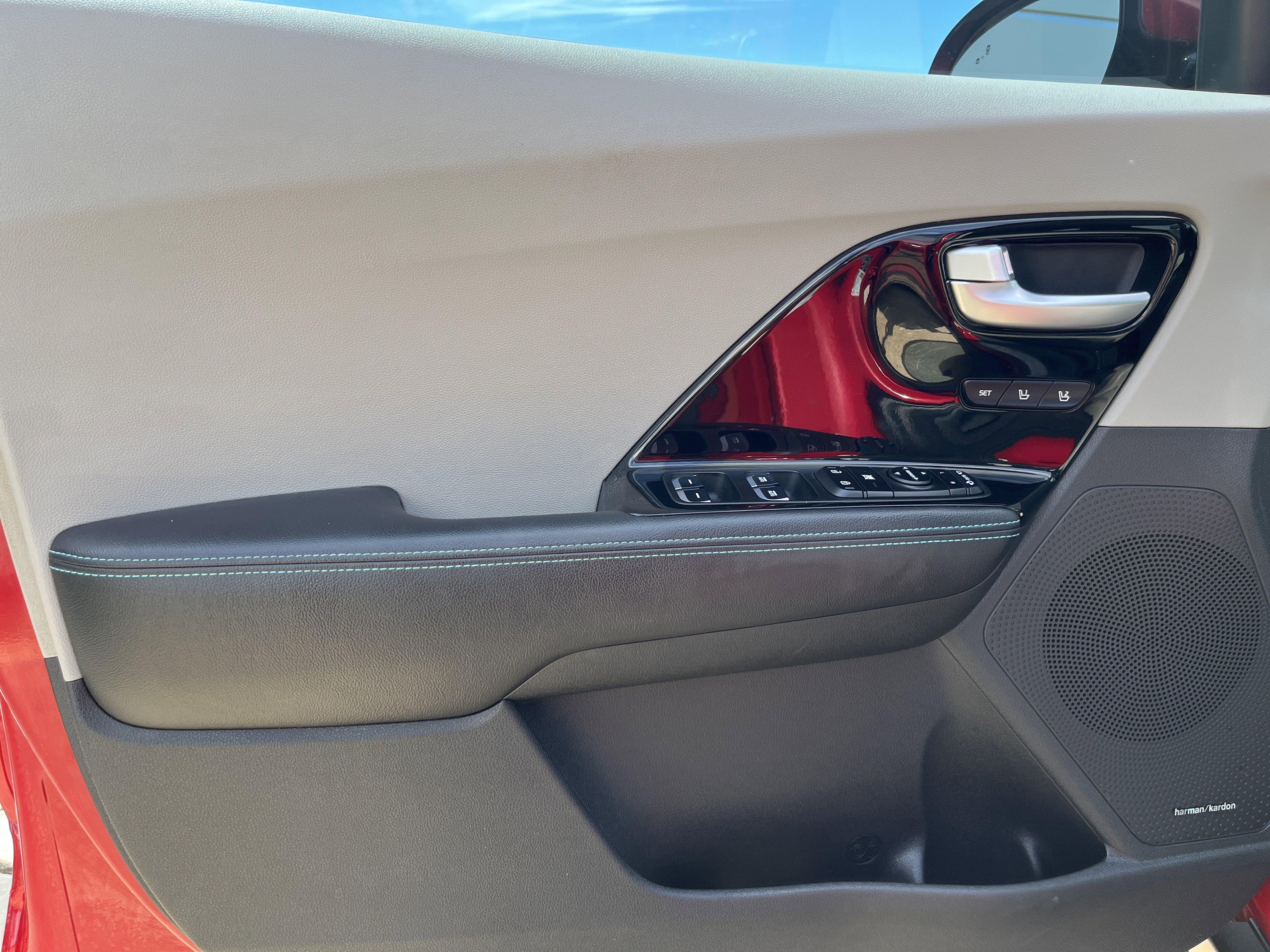 Used 2017 Kia Niro Touring w/ Advanced Technology Package image 27