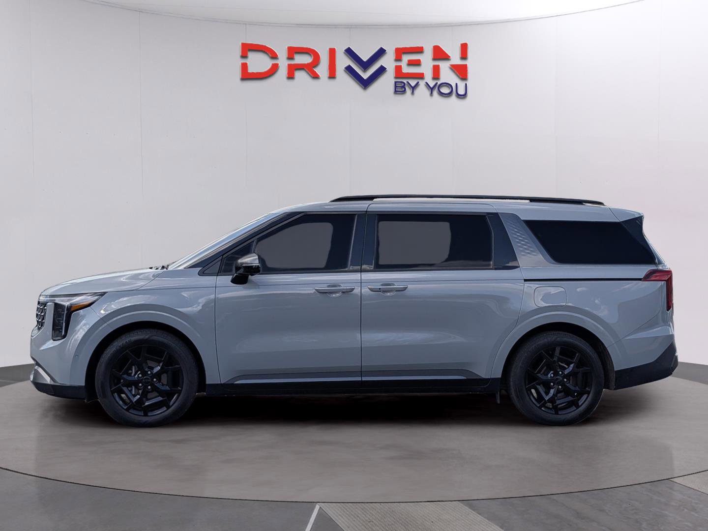 Used 2026 Kia Carnival SX w/ SX Dark Edition Package image 2