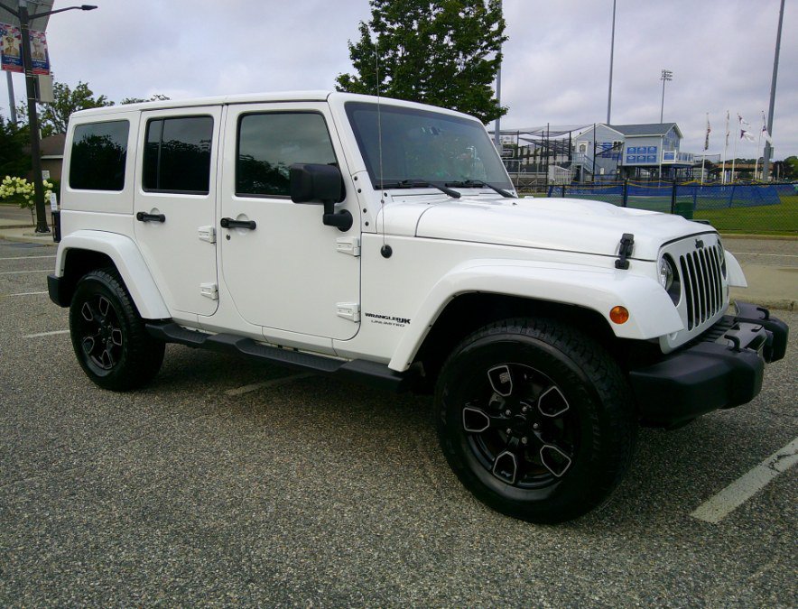 Used 2018 Jeep Wrangler Unlimited Sahara AWD/4WD image 17