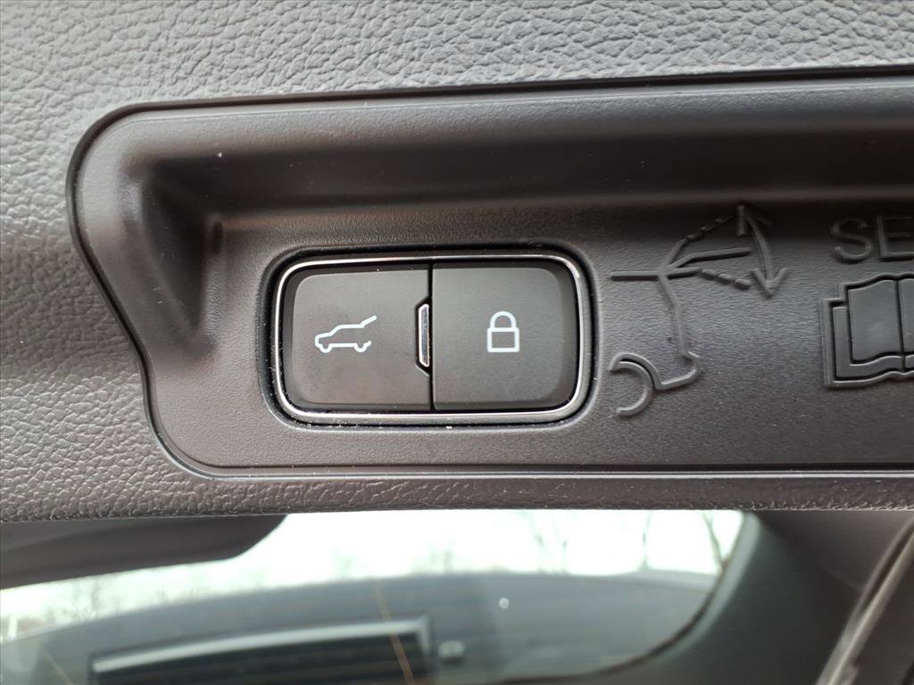 Used 2022 Ford Explorer XLT w/ Equipment Group 202A AWD/4WD image 31