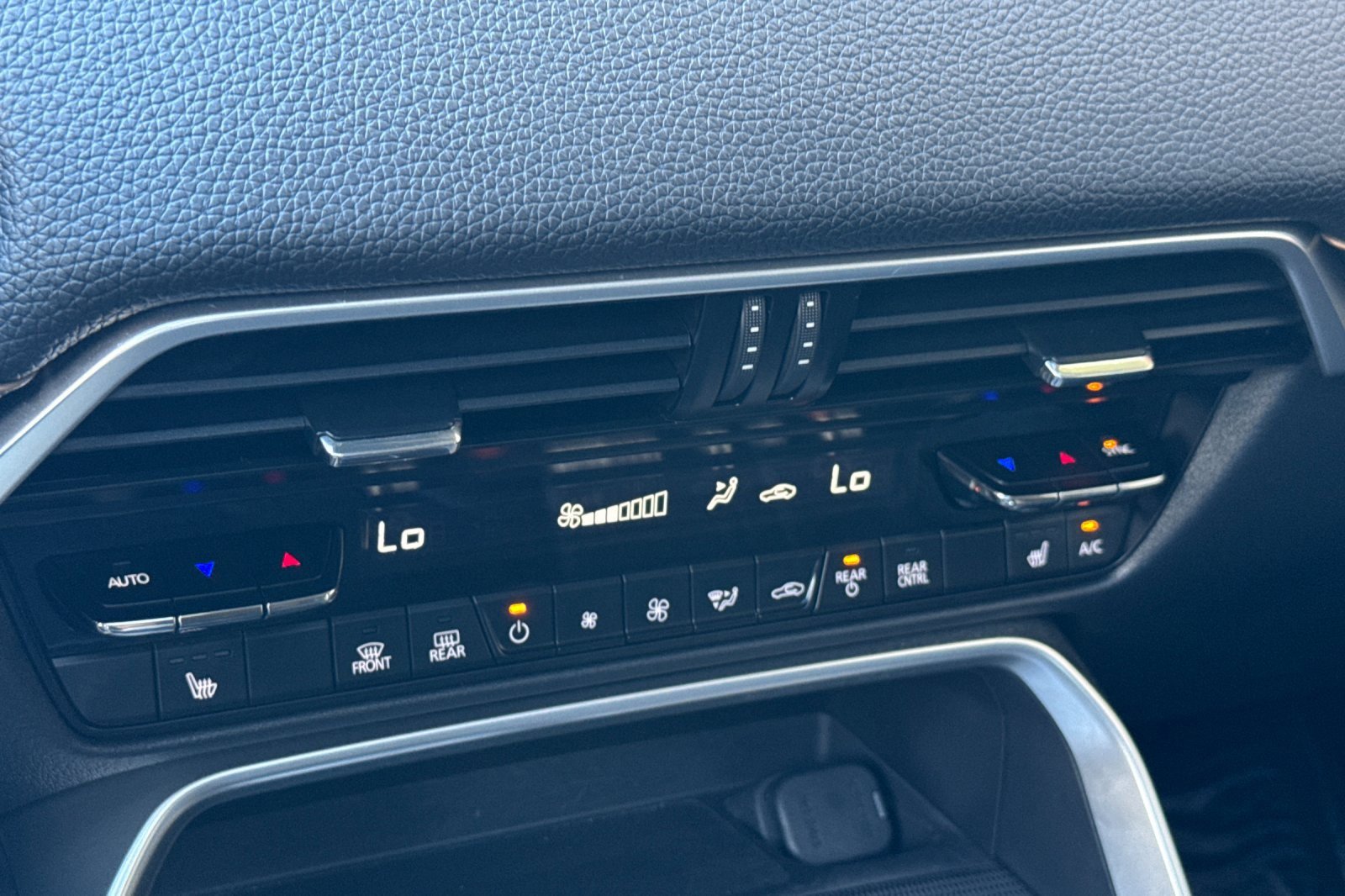 Used 2024 MAZDA CX-90 Plug-In Hybrid w/ Preferred image 28