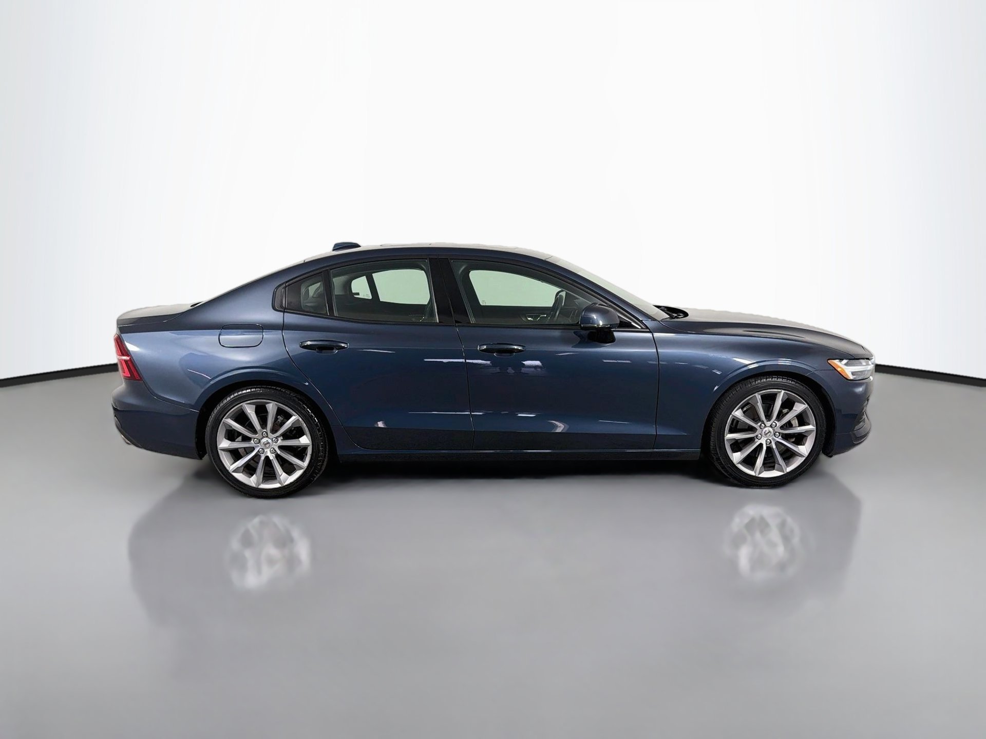 Used 2019 Volvo S60 T5 Momentum w/ Multimedia Package FWD image 5