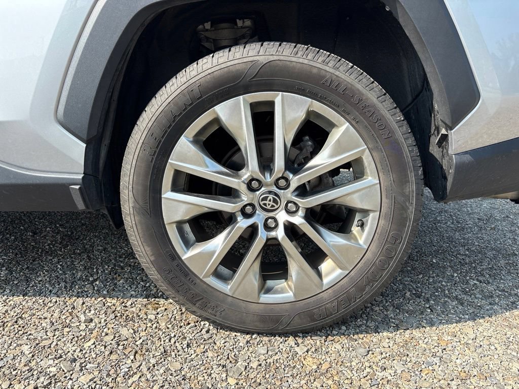 Used 2021 Toyota RAV4 XLE Premium AWD/4WD image 6