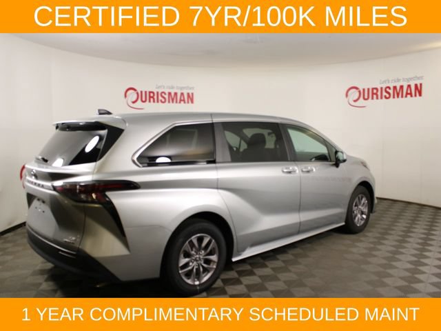 Used 2024 Toyota Sienna LE AWD/4WD image 13