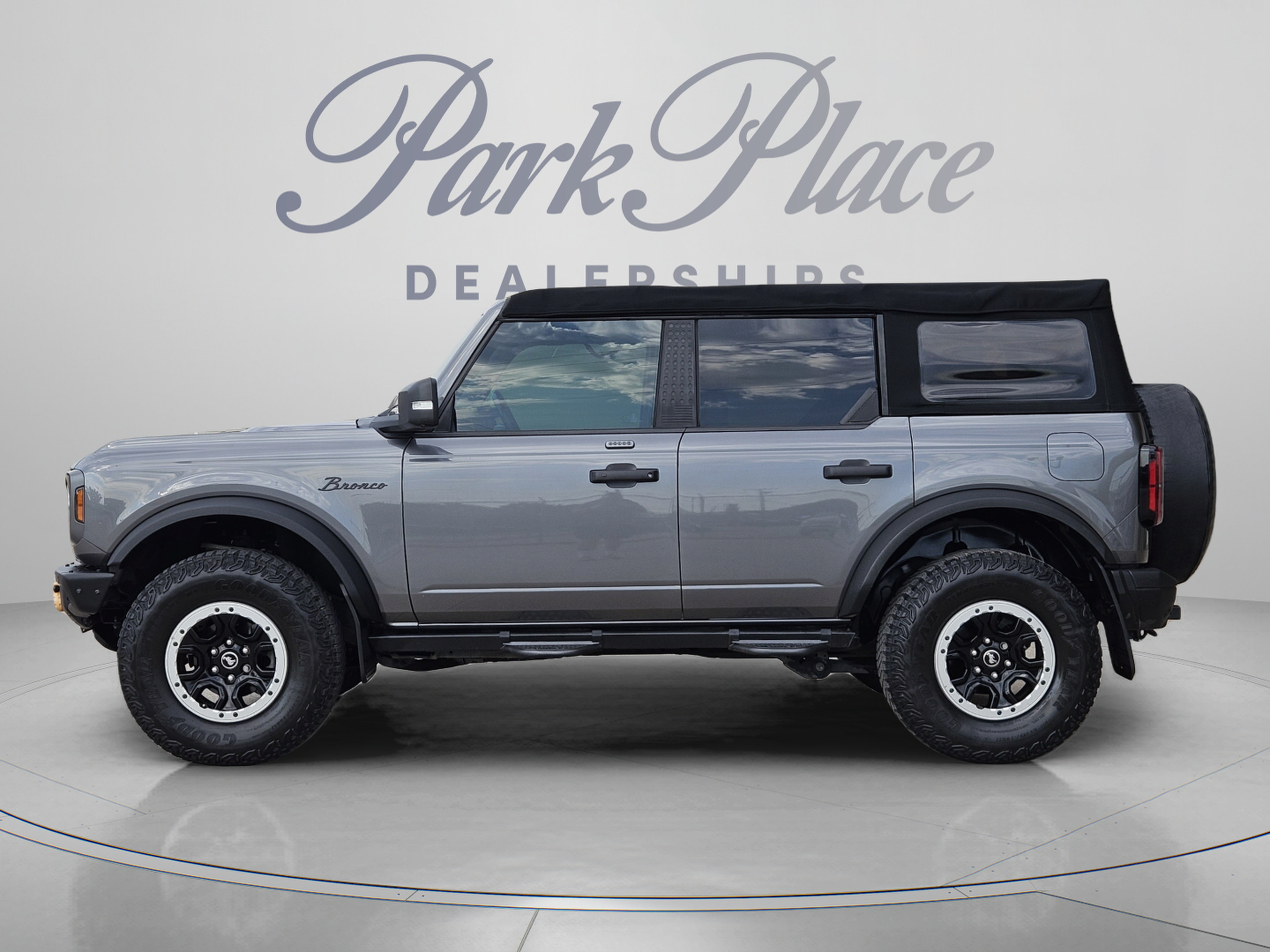 Used 2022 Ford Bronco Badlands AWD/4WD image 2
