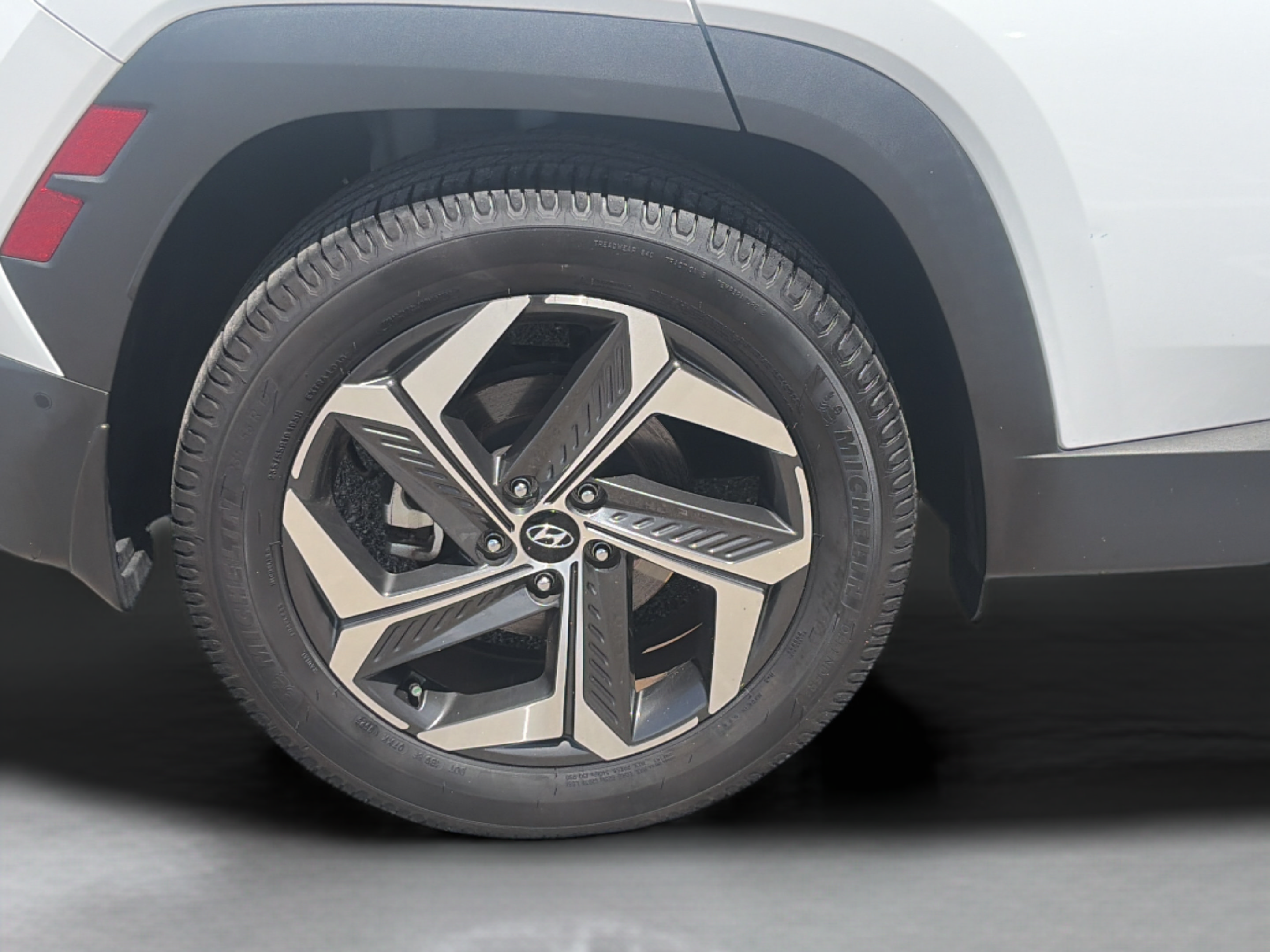 Certified 2024 Hyundai Tucson Limited FWD image 29