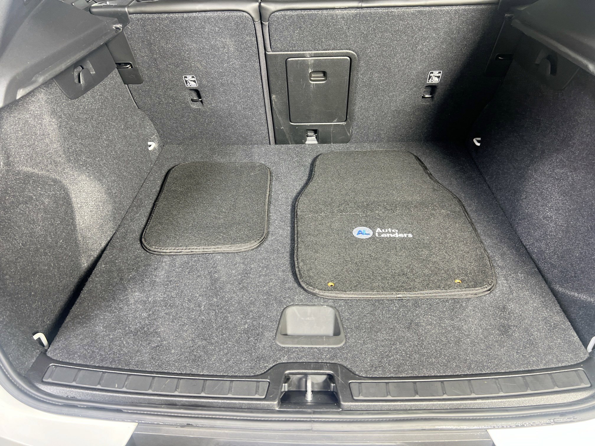 Used 2023 Volvo XC40 B5 Core w/ Climate Package image 25