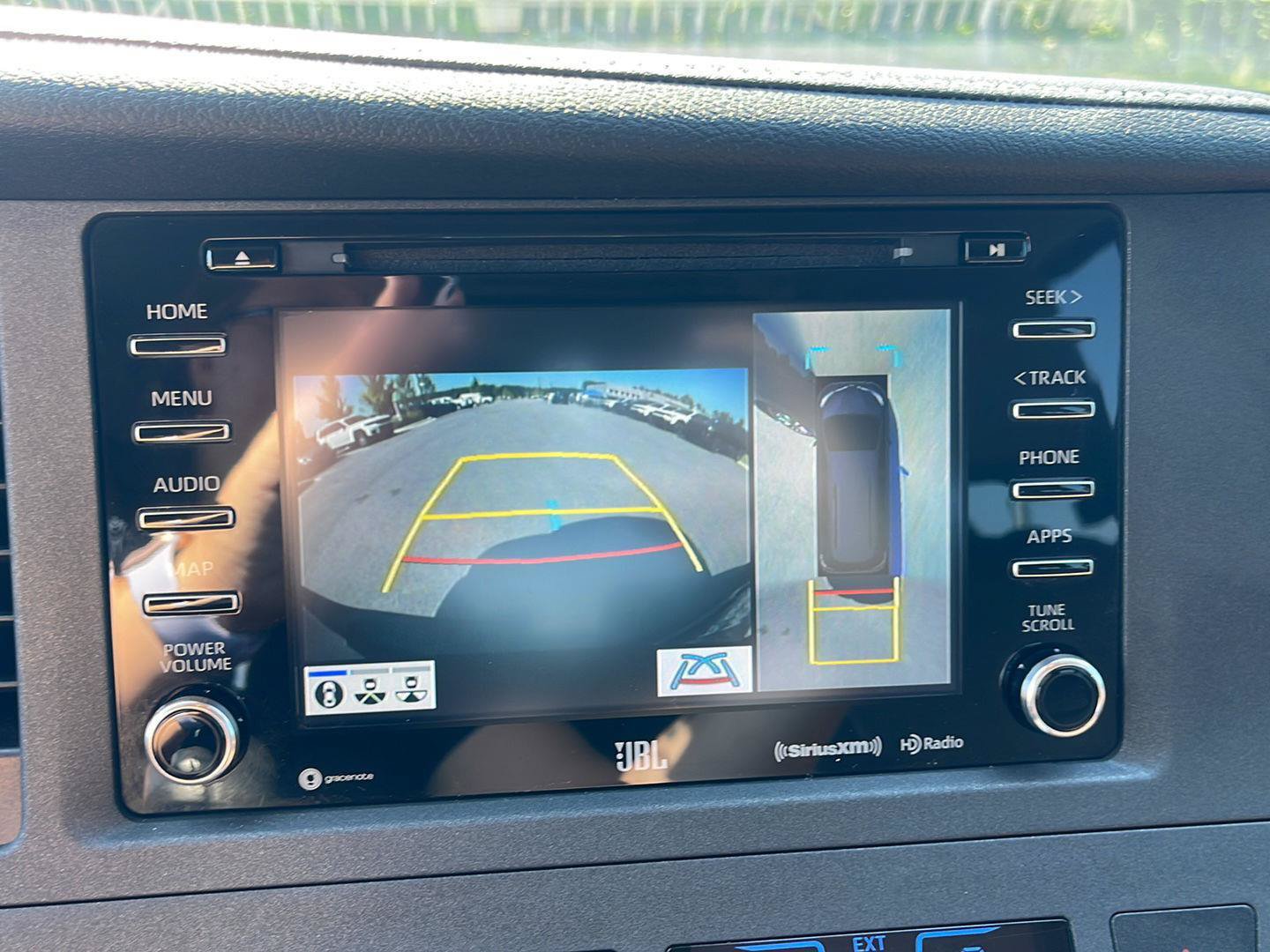 Used 2020 Toyota Sienna Limited Premium FWD image 24