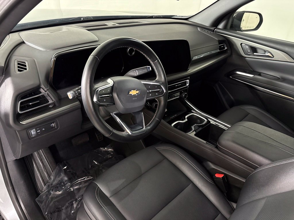 Used 2025 Chevrolet Traverse LT FWD image 17