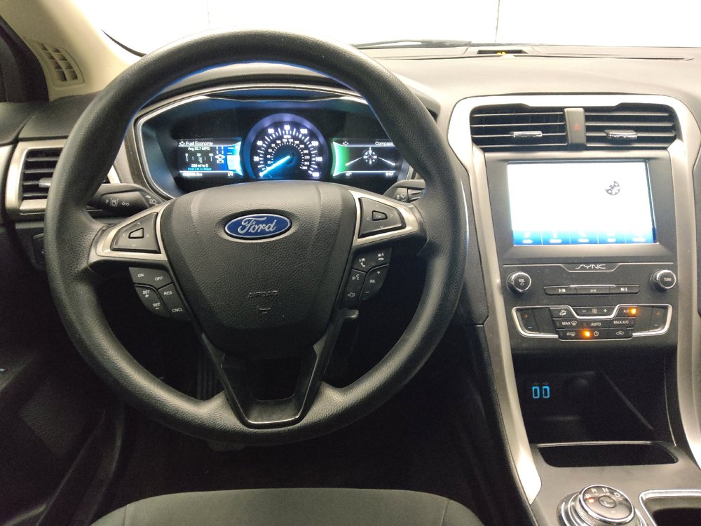 Used 2020 Ford Fusion SE FWD image 22