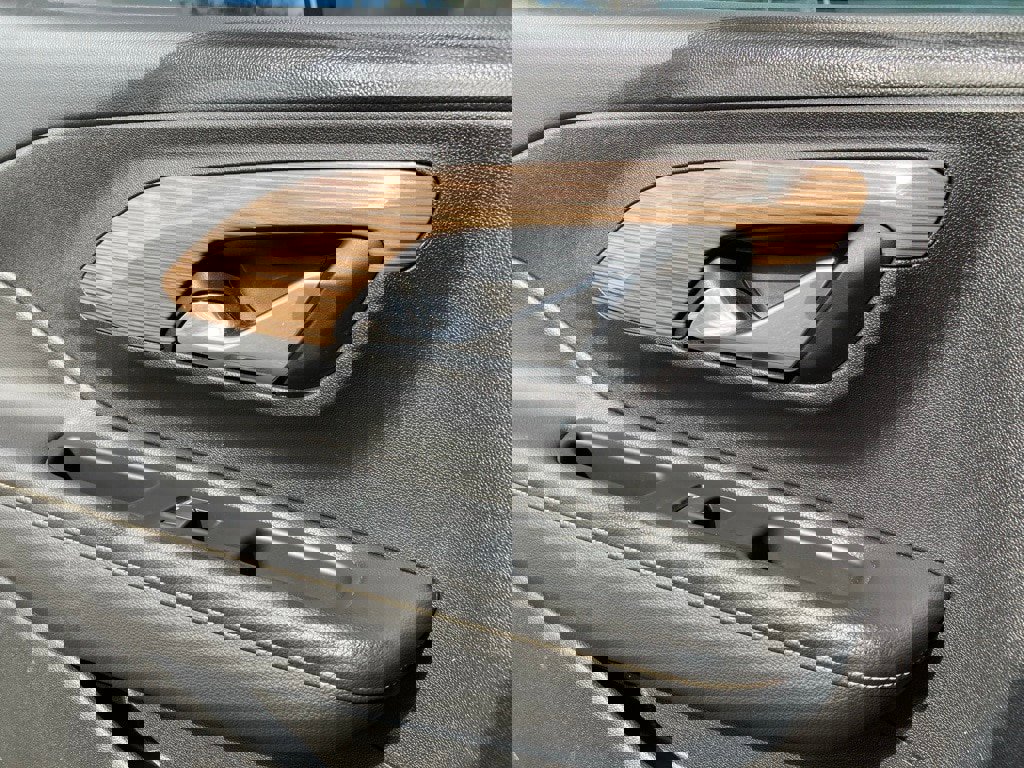 Used 2021 GMC Terrain SLE w/ Driver Convenience Package image 11