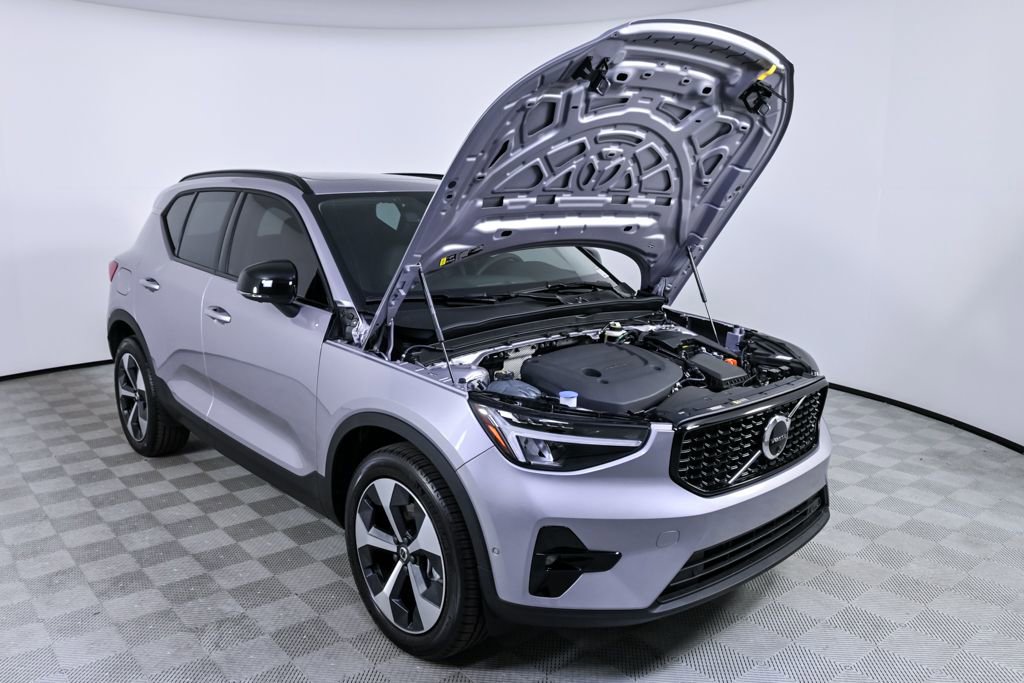 Used 2026 Volvo XC40 B4 Plus w/ Protection Package Premier image 34