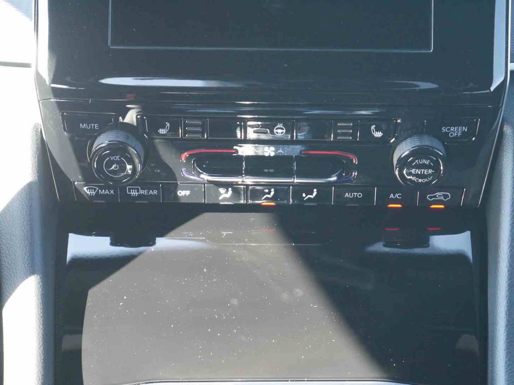 New 2025 Jeep Grand Cherokee Laredo X w/ Luxury Tech Group I image 5