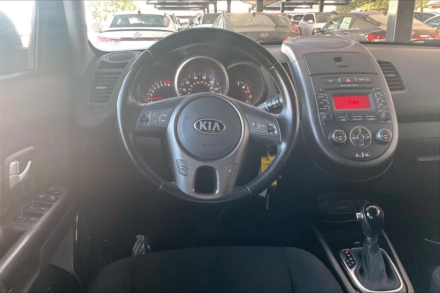 Used 2013 Kia Soul + FWD image 5