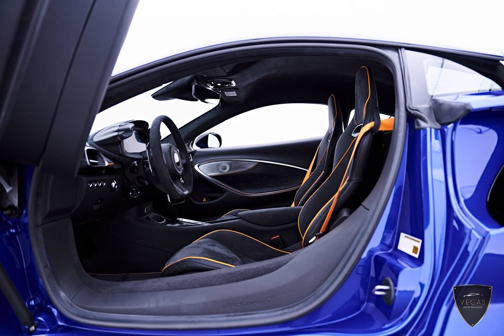 Used 2025 McLaren Artura RWD image 49