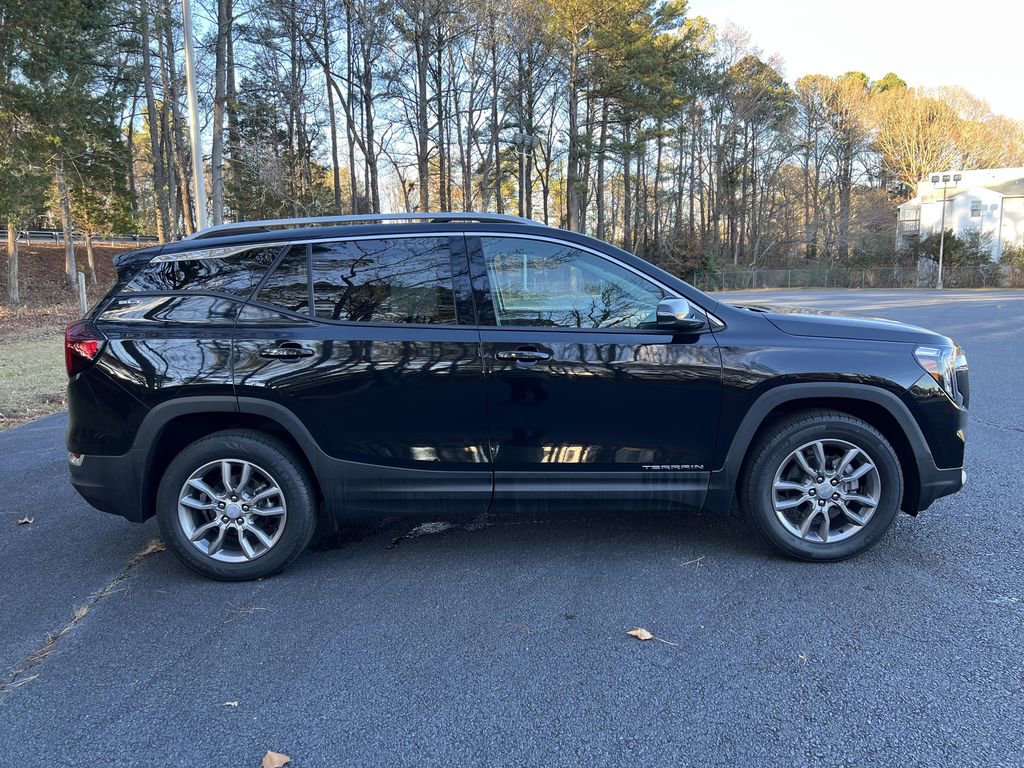 Used 2024 GMC Terrain SLT image 2