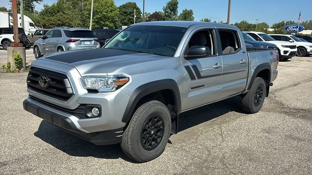 Used 2023 Toyota Tacoma SR5 AWD/4WD image 2