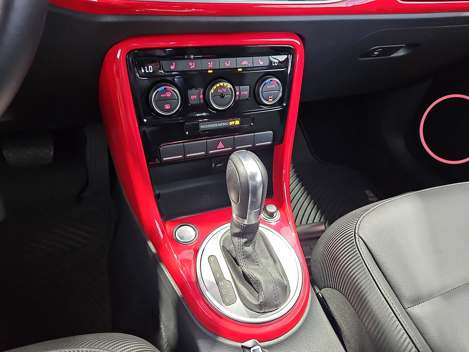 Used 2019 Volkswagen Beetle 2.0T SE FWD image 22