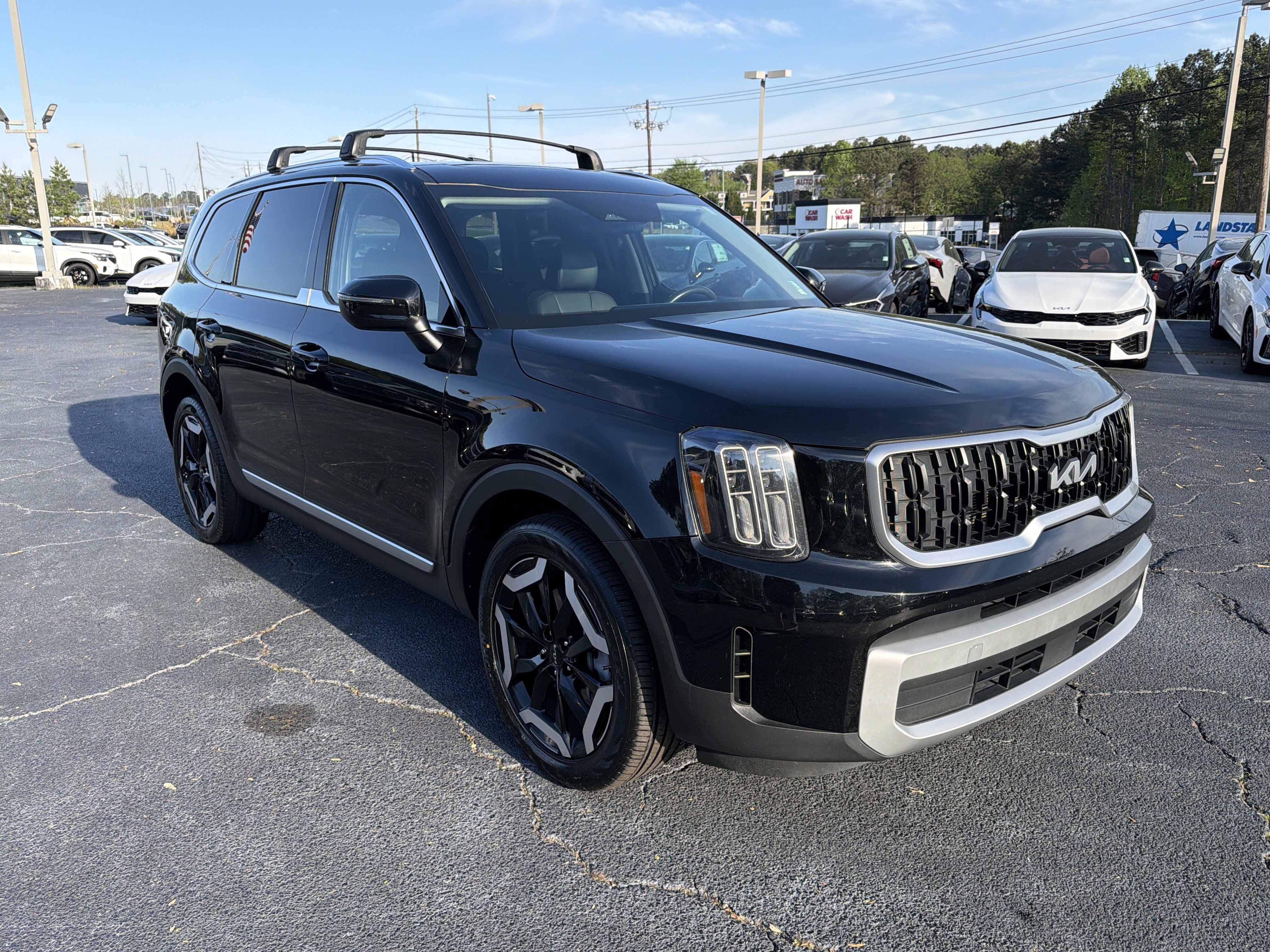 Used 2023 Kia Telluride EX w/ EX Captain's Chair Package image 2