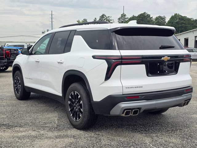 Used 2025 Chevrolet Traverse LT w/ LPO, Floor Liner Package FWD image 3