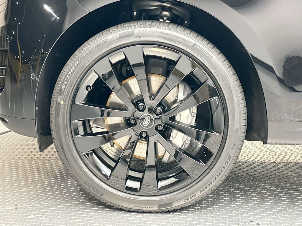 Certified 2025 Land Rover Range Rover Sport SE AWD/4WD image 3
