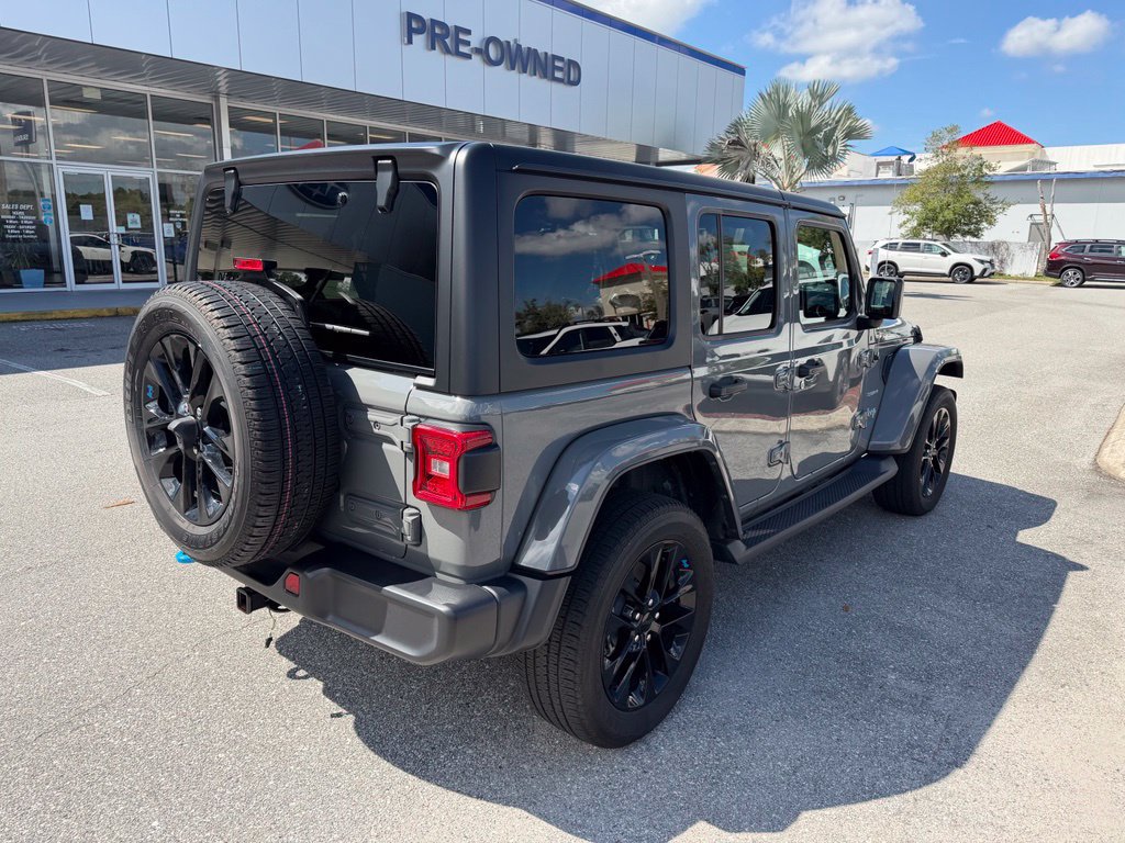 Used 2023 Jeep Wrangler Unlimited Sahara w/ Cold Weather Group AWD/4WD image 3