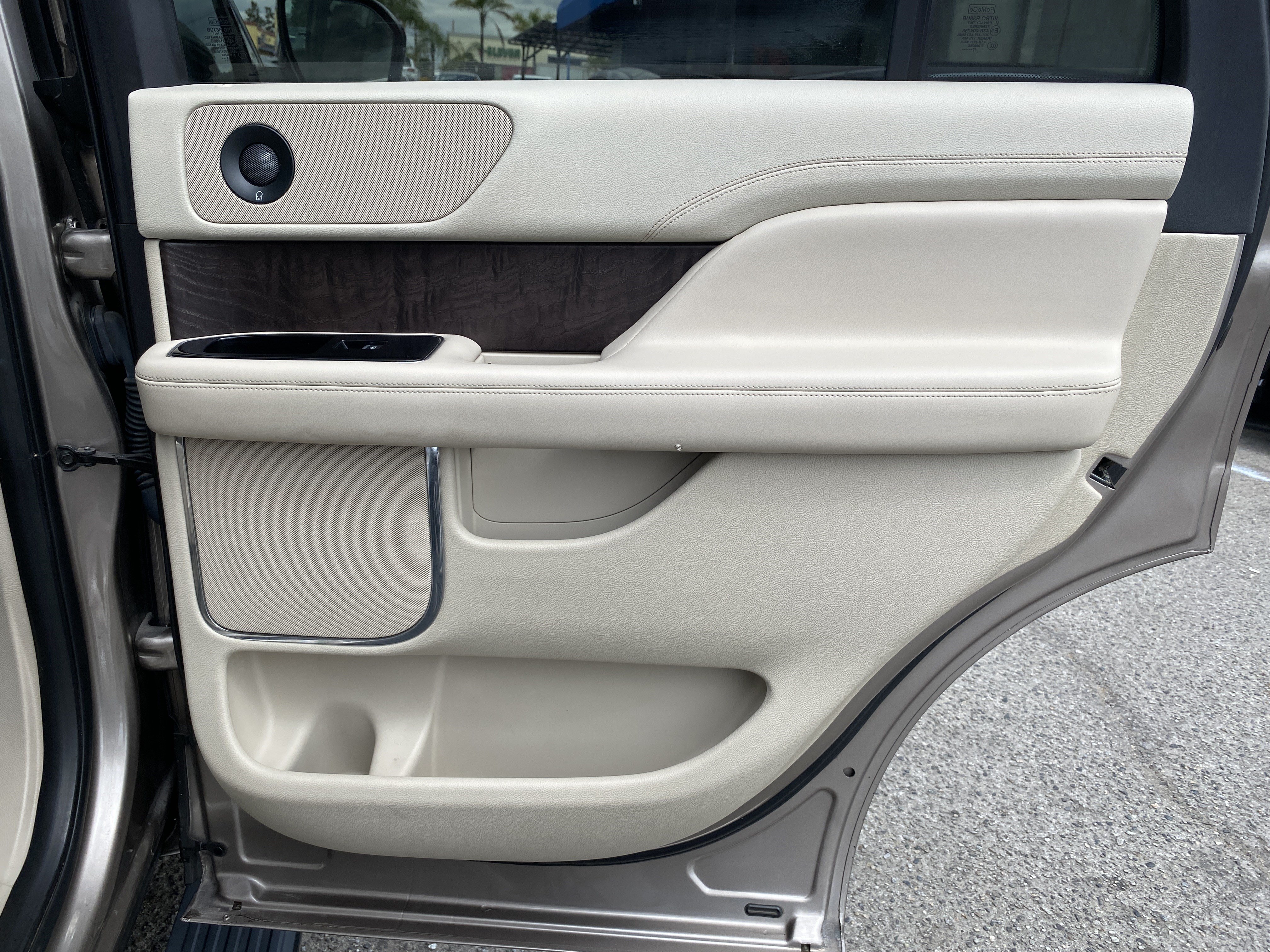 Used 2019 Lincoln Navigator Select w/ Cargo Package RWD image 26