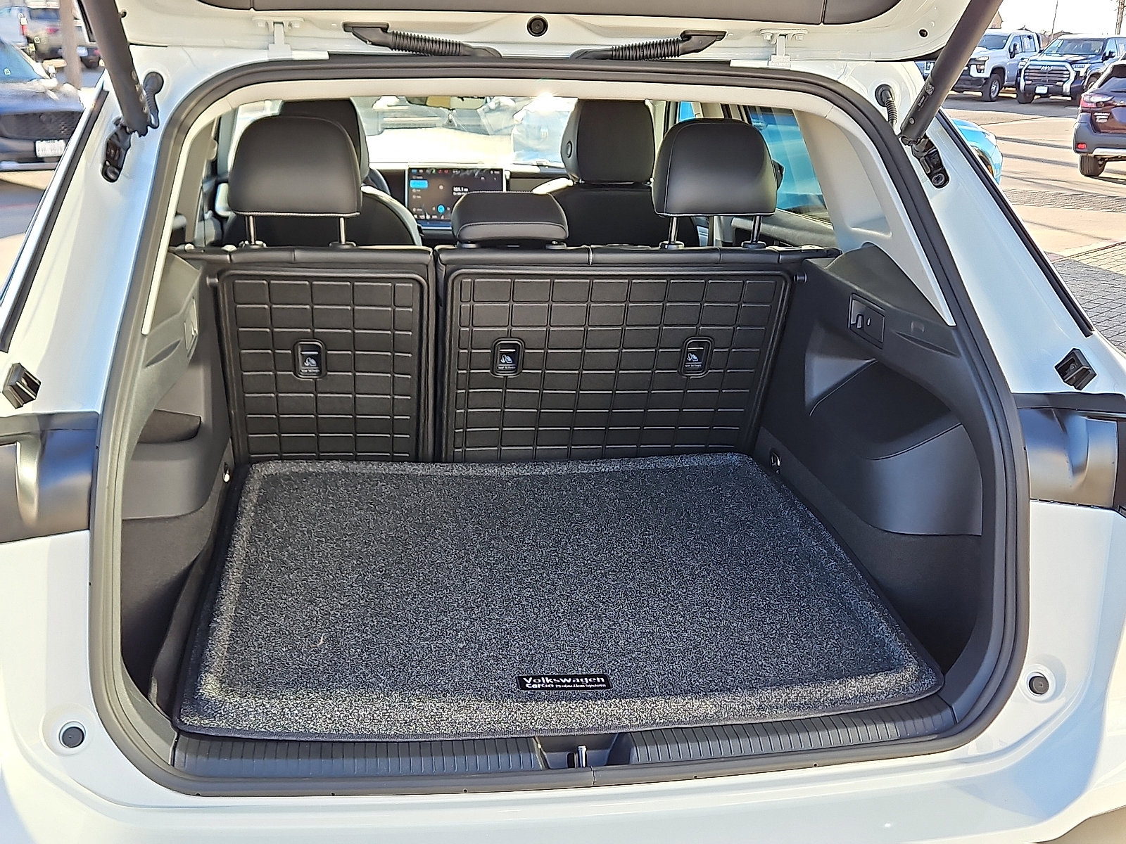 New 2026 Volkswagen Tiguan SE image 7