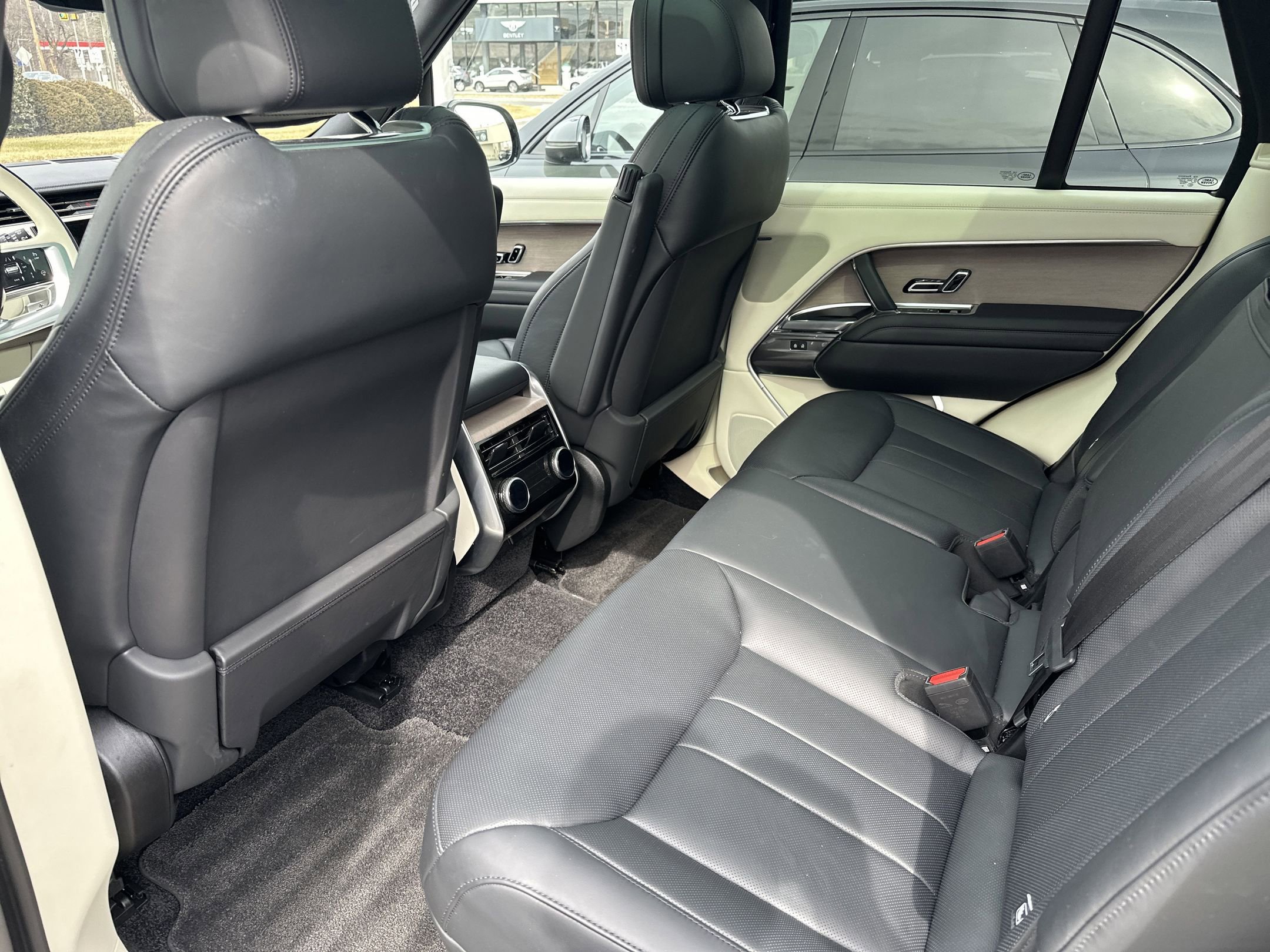 Used 2023 Land Rover Range Rover SE image 20