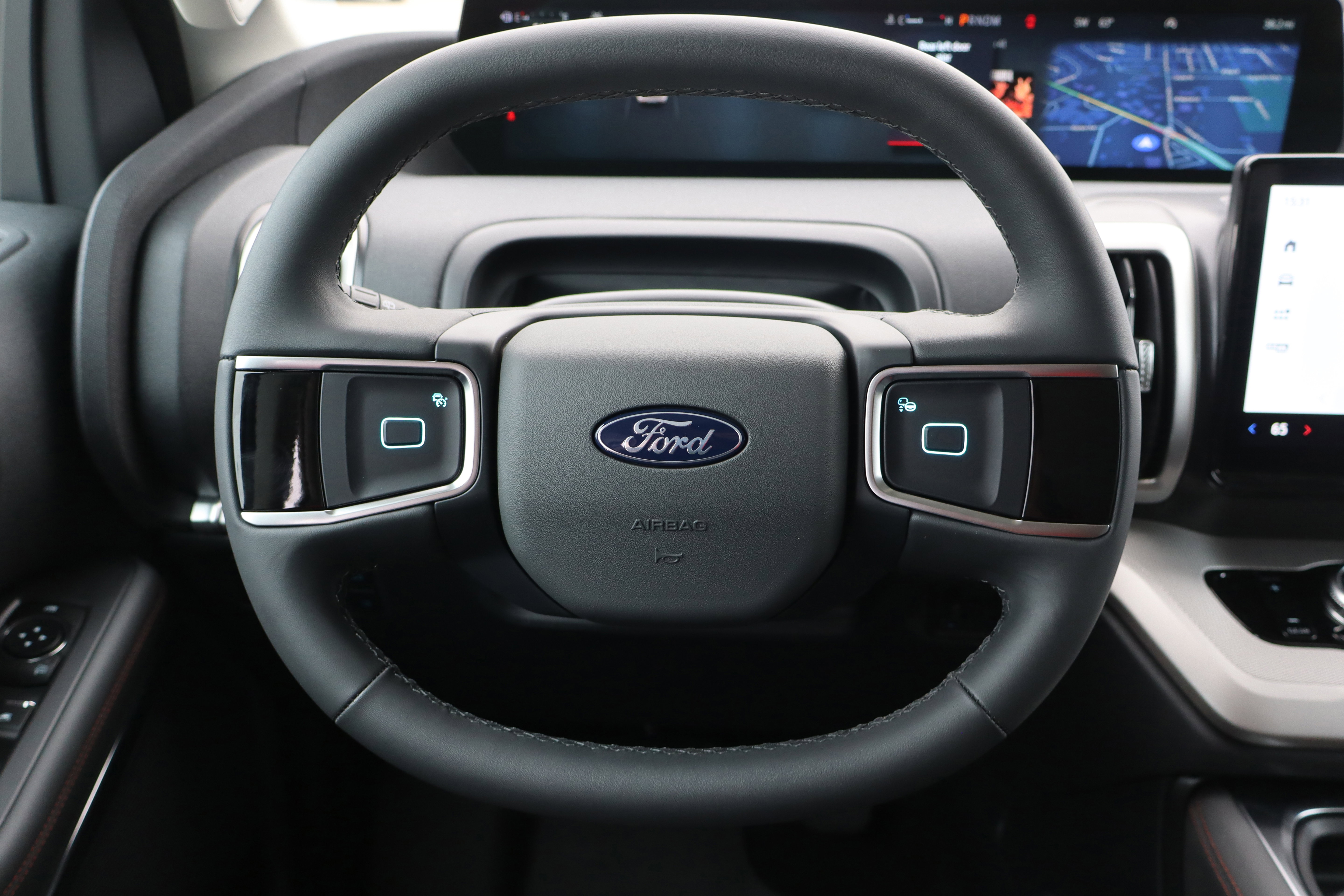New 2025 Ford Expedition Active image 16