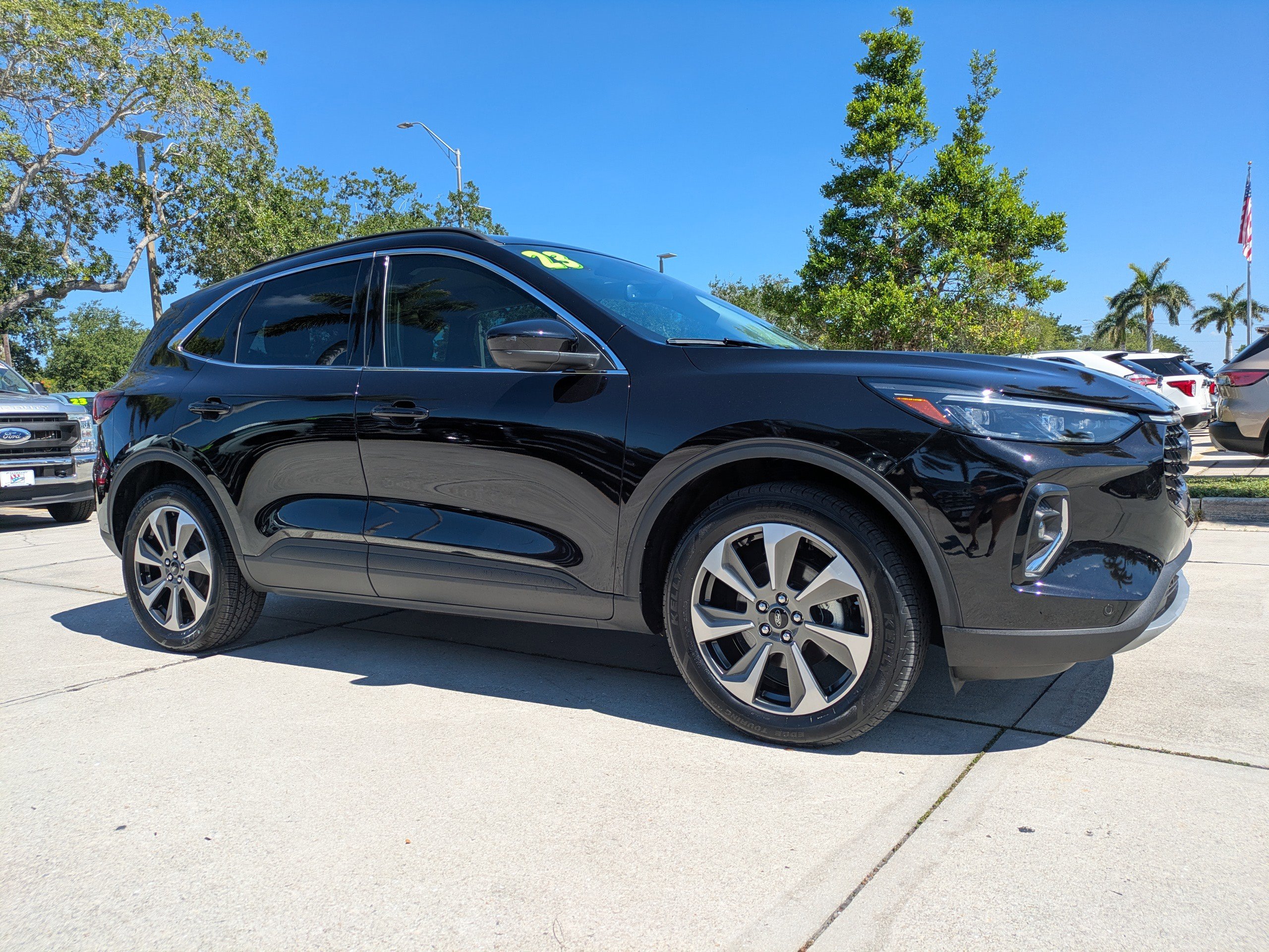 Certified 2023 Ford Escape Platinum AWD/4WD image 2