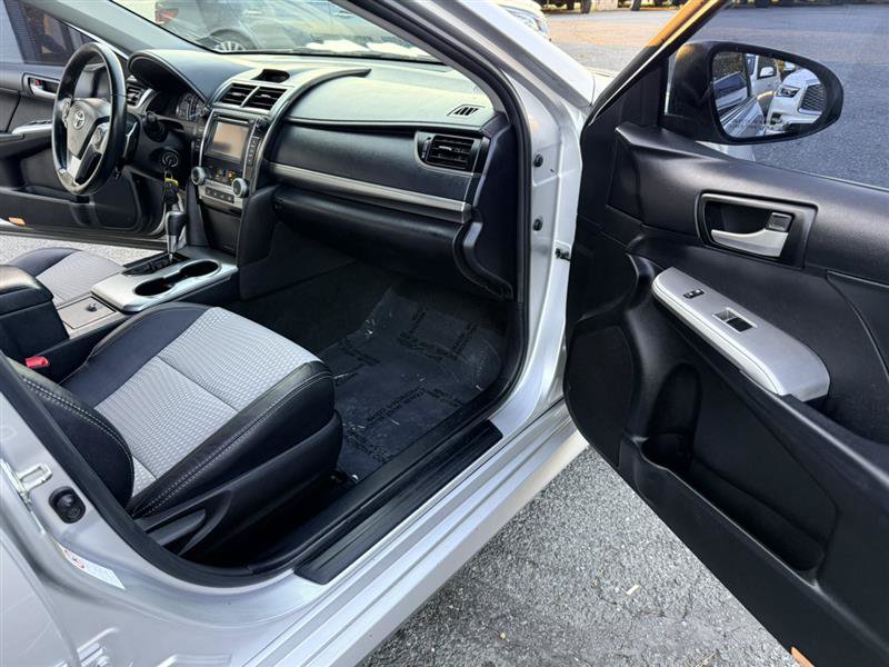 Used 2013 Toyota Camry SE w/ Preferred Accessory Pkg FWD image 11