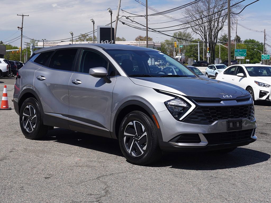 Used 2023 Kia Sportage LX image 2