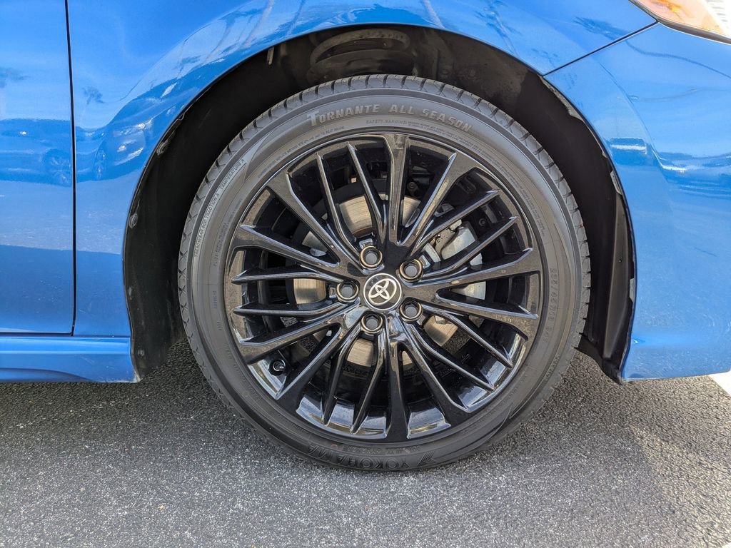 Used 2020 Toyota Camry SE w/ Moonroof Package image 11