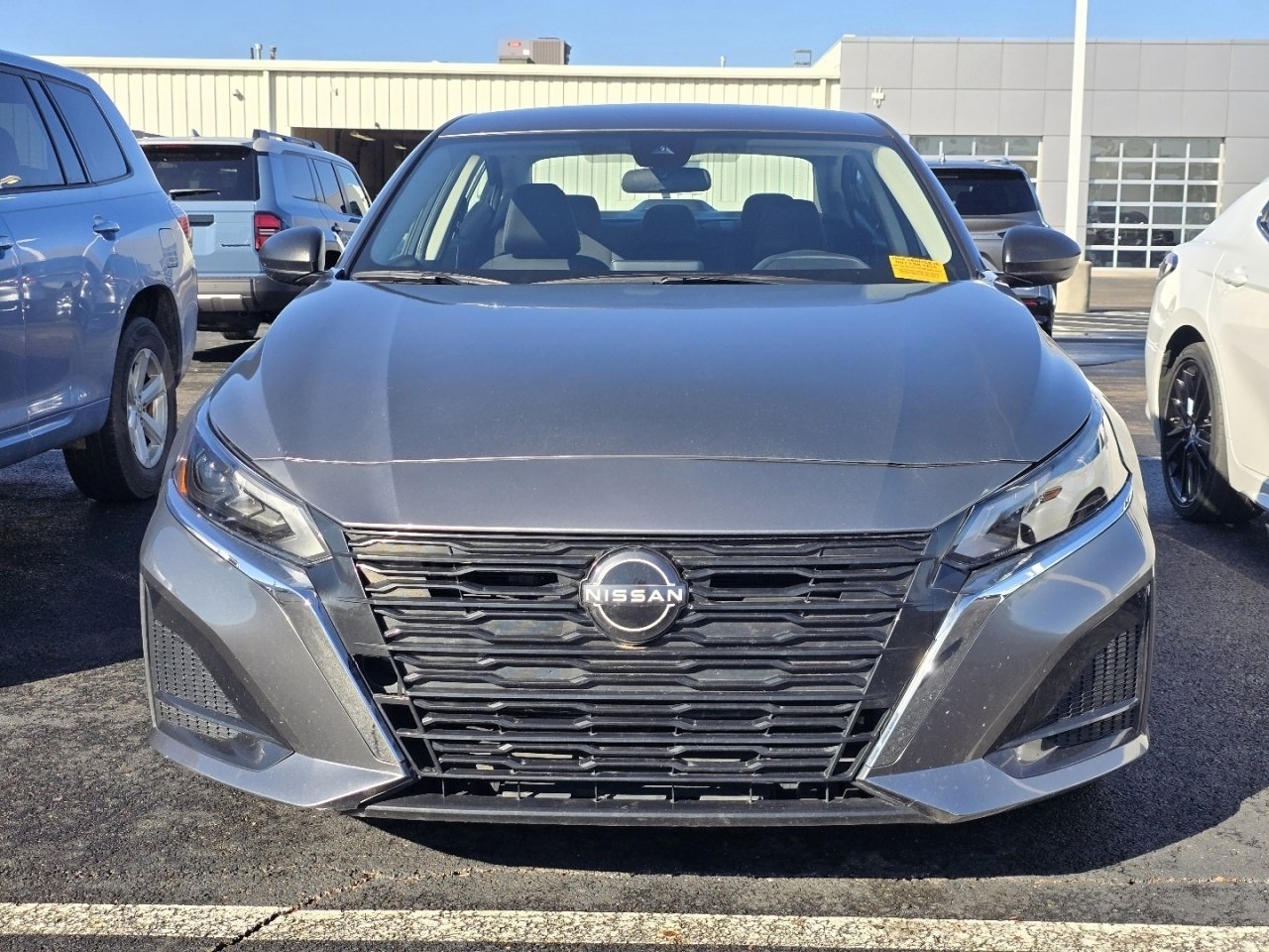 Used 2024 Nissan Altima 2.5 SV image 2