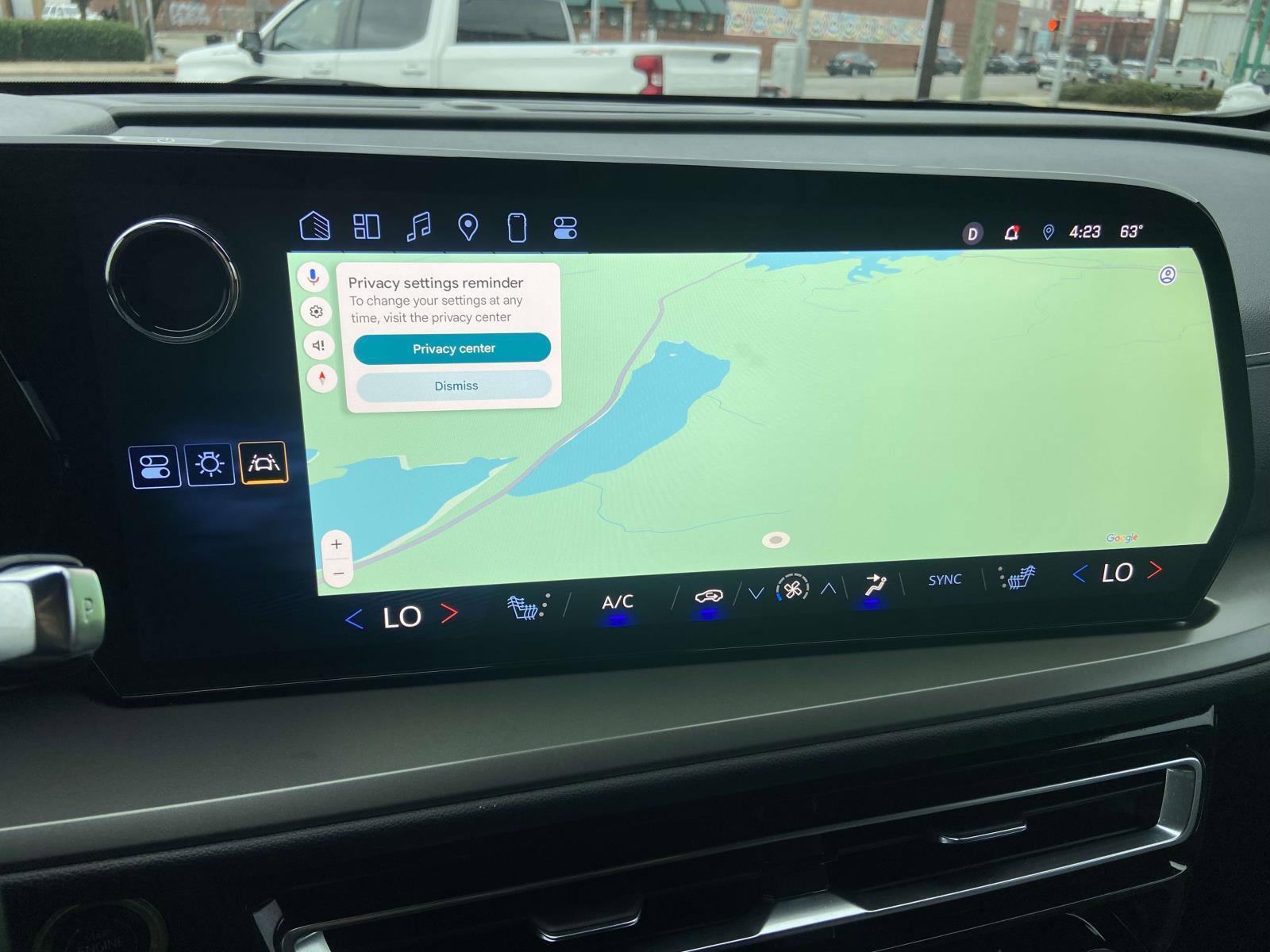 Used 2025 Chevrolet Traverse LT image 18