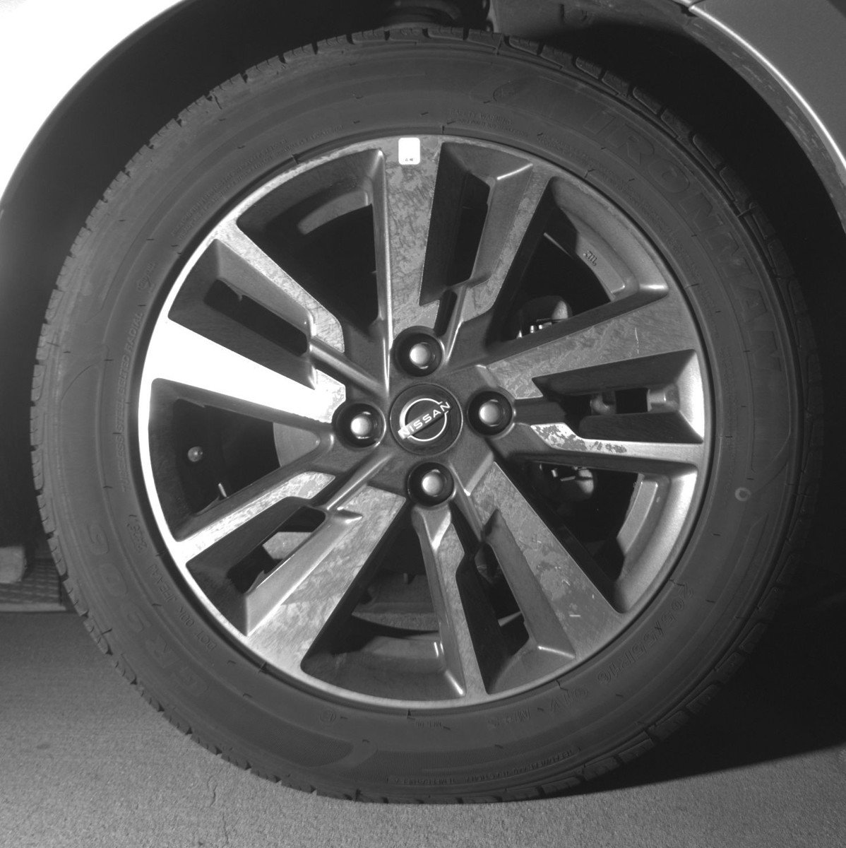 Used 2025 Nissan Versa SV image 13