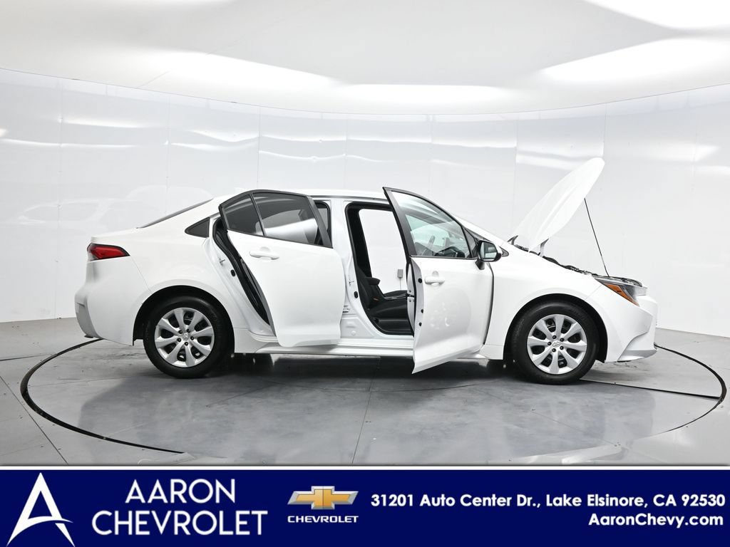 Used 2025 Toyota Corolla LE FWD image 3