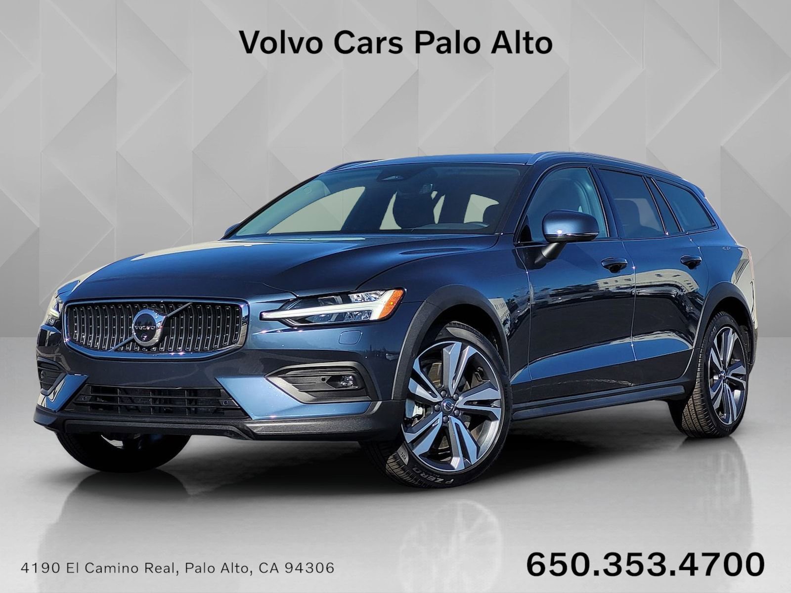 Used 2025 Volvo V60 B5 Cross Country Plus image 1