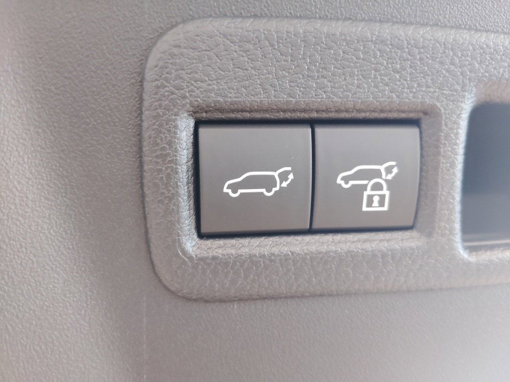 New 2026 Toyota C-HR AWD/4WD image 9