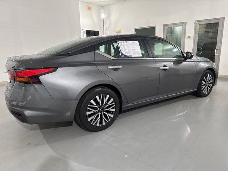 Used 2024 Nissan Altima 2.5 SV image 15