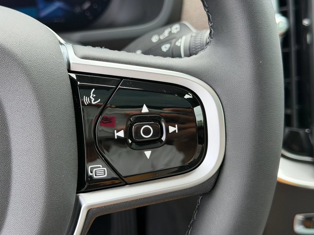 New 2026 Volvo XC90 B6 Plus w/ Protection Package Premier AWD/4WD image 19