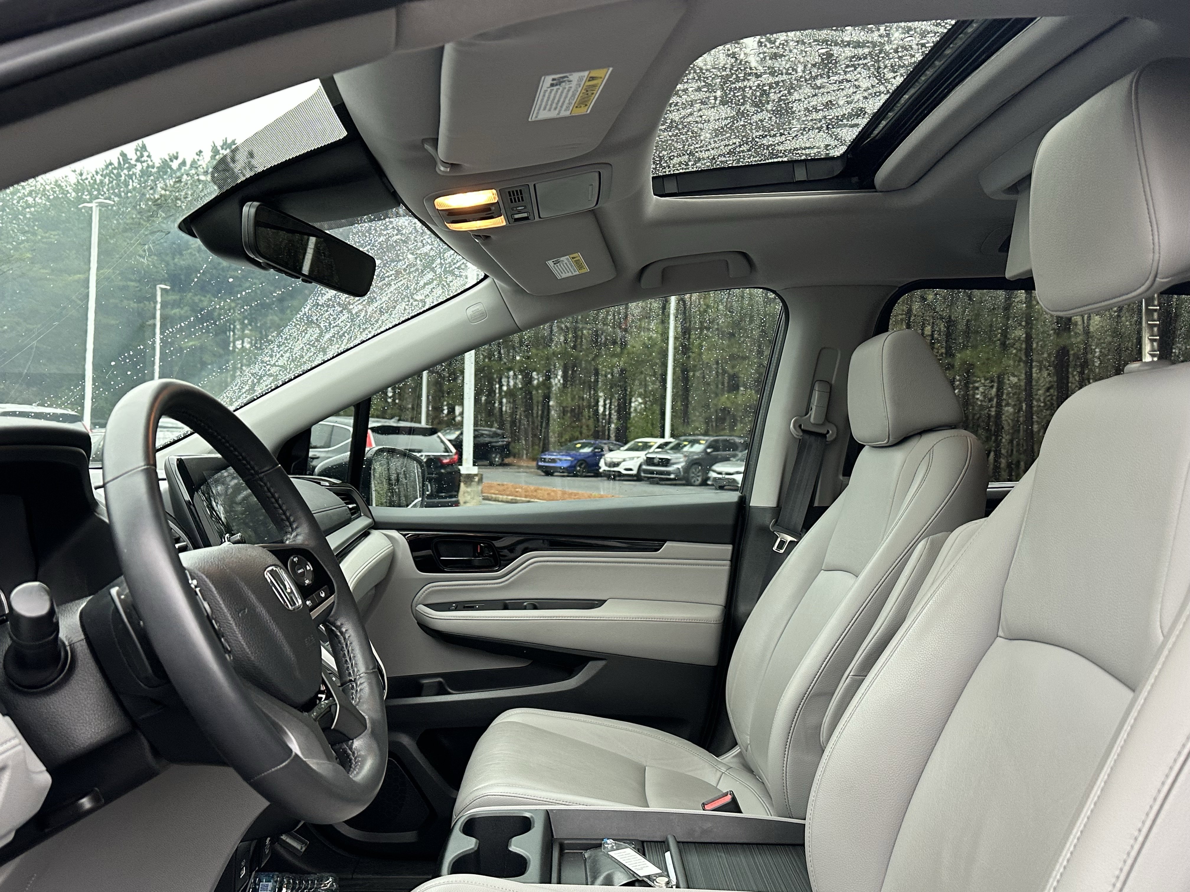 Used 2023 Honda Odyssey Touring image 7