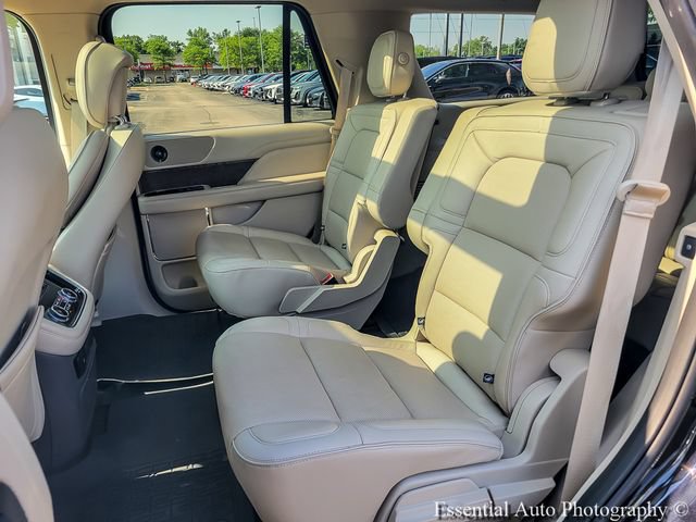 Used 2019 Lincoln Navigator Select AWD/4WD image 18