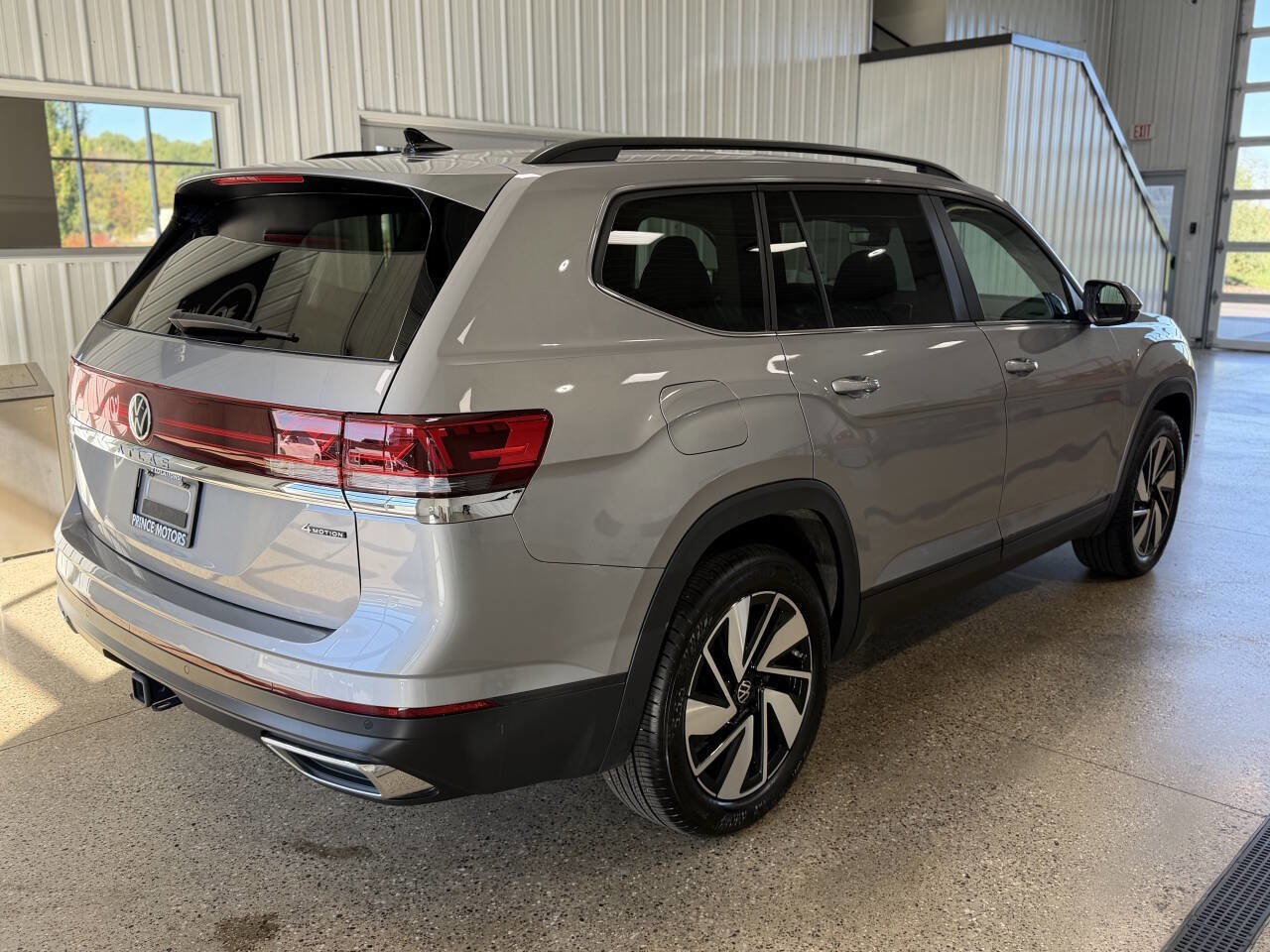 Used 2025 Volkswagen Atlas SE image 38